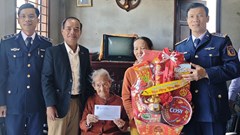 Vùng Cảnh sát biển 2 thăm và tặng quà các Mẹ Việt Nam Anh hùng 