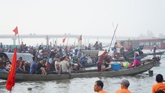 Lật thuyền trên phá Tam Giang, 2 mẹ con đuối nước tử vong