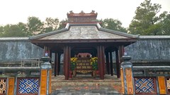 Tháo dỡ “công trình lạ” tại di tích lăng mộ Hoàng Thái hậu Từ Dụ