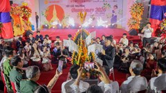 Ấm áp Tết Bunpimay cho lưu học sinh Lào tại Huế