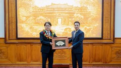 Trao tặng danh hiệu “Công dân danh dự TP. Huế” cho ông Kang Bong Jun