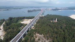 Thông xe kỹ thuật cầu vượt cửa biển dài nhất miền Trung