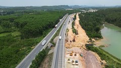 Đề xuất tạm dừng khai thác cao tốc Cam Lộ - La Sơn vào ban đêm