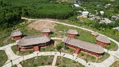 Khu bảo tồn Làng văn hóa Cơ Tu chưa thể hoạt động vì vướng cột điện