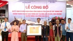 Đón bằng di tích và khánh thành trưng bày nhà Moong ở xã A Lưới 1