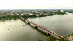 Huế nghiên cứu phát triển thêm sản phẩm du lịch trên sông Hương