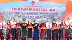 Học sinh các xã biên giới A Lưới rộn ràng đến trường mới trong ngày khai giảng