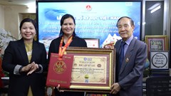 Trao tặng bằng xác lập kỷ lục Việt Nam hai bộ xương cá Ông ở Lý Sơn