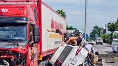 Tai nạn giao thông giữa ô tô và xe container, 3 người bị thương