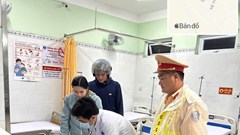 CSGT Quảng Ngãi dùng xe đặc chủng đưa cháu bé sốt cao đi cấp cứu kịp thời