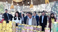 Khai mạc phiên chợ nông sản và dược liệu Măng Đen