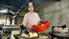 Nghề làm bánh thuẫn – giữ một phần kí ức Tết quê