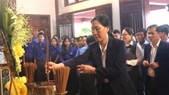 Thành kính dâng hương tưởng niệm Thủ tướng Phạm Văn Đồng và chí sĩ yêu nước Huỳnh Thúc Kháng