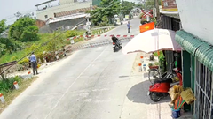Nam thanh niên điều khiển xe máy tông gãy cần chắn đường sắt ở Quảng Ngãi