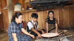 Học sinh đồng bào Ca Dong “đánh thức” giá trị lúa rẫy đại ngàn