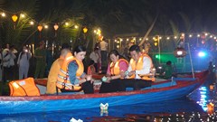 Hàng nghìn hoa đăng thắp sáng đêm rừng dừa Tịnh Khê