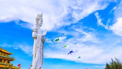Rực rỡ sắc màu diều nghệ thuật bên chùa Minh Đức