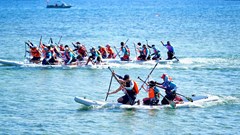 Sôi động Lễ hội chèo SUP Việt Nam 2026 bên thắng cảnh Cổng Tò Vò