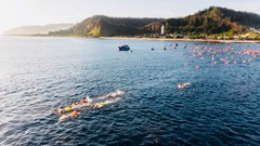 Gần 800 kình ngư chinh phục đường bơi vượt biển Lý Sơn Cross Island 2026