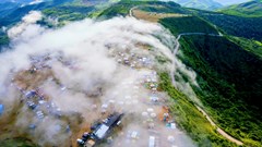 Lên Bùi Hui, chạm mây và khám phá bản sắc Hrê
