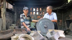 Làng đúc đồng Chú Tượng, còn ai giữ lửa?
