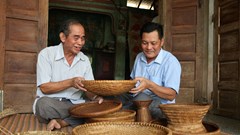 Đôi tay giữ nghề, giữ hồn văn hóa Hrê