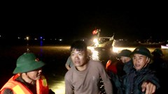 Chìm tàu du lịch ở Thiên Cầm, 30 hành khách cùng nhảy xuống biển