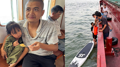 Chơi lướt sóng, 2 bố con bị đánh trôi dạt 13 giờ đồng hồ trên biển