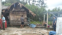 Sét đánh tử vong nam thanh niên nằm xem điện thoại trên giường