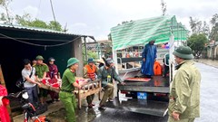 Bão số 10 hướng thẳng Hà Tĩnh: Căng mình trước giờ G