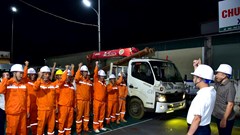 Huy động hàng trăm công nhân khắc phục sự cố điện do bão số 10