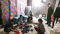 Video đột kích bắt giữ đường dây sản xuất thuốc đông y giả quy mô lớn