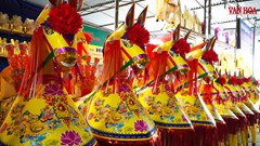 Độc đáo làng nghề làm ngựa giấy ven sông Lam