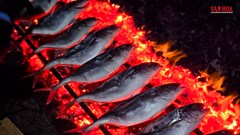 Những người phụ nữ giữ hồn đặc sản cá nướng vùng biển Hà Tĩnh