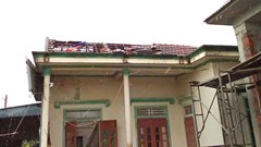 Mưa đá, dông lốc tốc mái nhiều nhà tại Hà Tĩnh