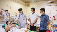 Phụ xe 18 tuổi phải cắt bỏ chân sau tai nạn trên cao tốc Hà Tĩnh