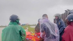 Hai người bi sét đánh thương vong 