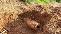 San đất làm nghĩa trang, phát hiện quả bom nặng 227kg
