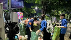 Thu gom gần 34 tấn rác trong đêm thứ 2 Lễ hội pháo hoa quốc tế Đà Nẵng