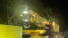 Đà Nẵng: Tàu chở hàng lật 3 toa xe trên đèo Hải Vân