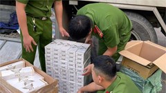Đà Nẵng:  Bắt quả tang xe tải chở hàng ngàn bao thuốc lá lậu
