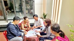 “Đi từng ngõ, gõ từng nhà, hướng dẫn từng người”