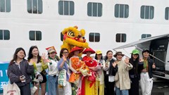 Tàu Adora Cruise mang theo 2.400 du khách đến cảng Tiên Sa 