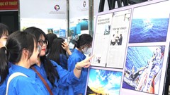 Triển lãm “Tuổi trẻ với biển đảo quê hương“