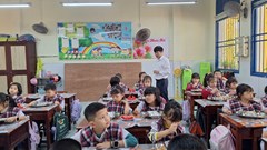 Thêm một trường học bị phản ánh về suất ăn bán trú “kém chất lượng”, quận đề nghị công an điều tra
