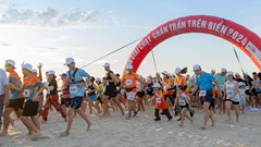 Giải Chạy chân trần trên biển 2025 