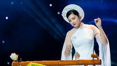 “Tiếng đàn bầu mộc mạc gửi trọn tình cảm với Bác Hồ“