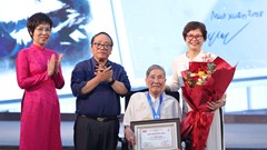 Nhạc sĩ Phạm Tuyên được vinh danh Giải Hiệp sĩ Dế Mèn