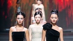 Á hậu Mook và Hoa hậu Xuân Hạnh kiêu sa trong bộ sưu tập “To Be Happy”