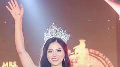 Tân Hoa hậu quốc tế có chồng là giáo sư trẻ nhất Việt Nam